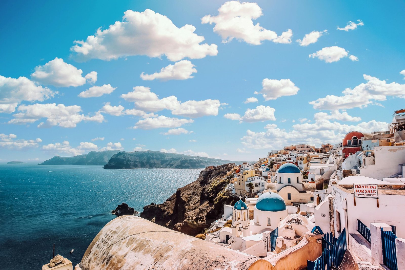 Santorin : L’Île de Rêve qui Vous Attend dans les Cyclades